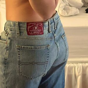 LOW RISE LUCKY JEANS
